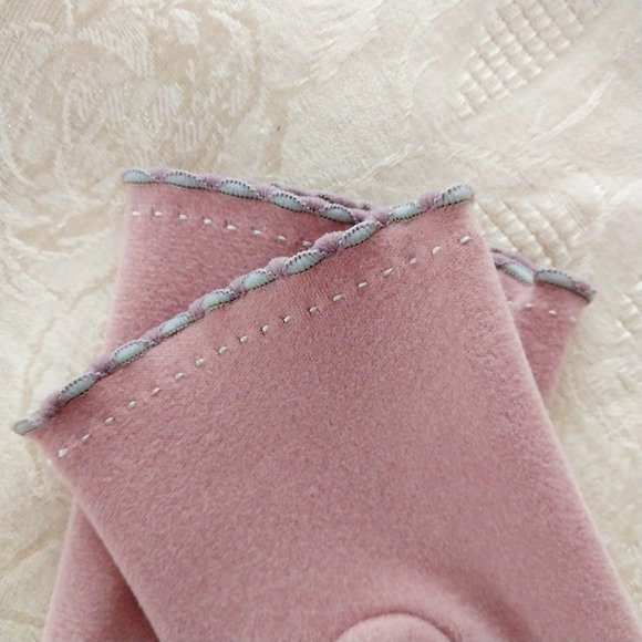 Dusty Rose Pink Gloves Touch Screen - Picture 3 of 5